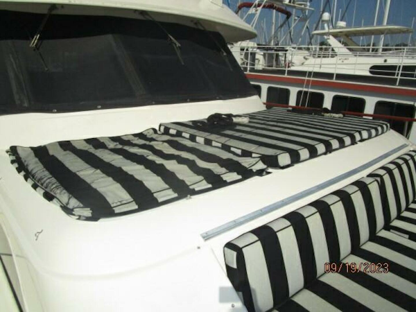 Hatteras-63 CPMY 1986-WOLO Jacksonville-Florida-United States-63 Hatteras foredeck sunpads-3904566