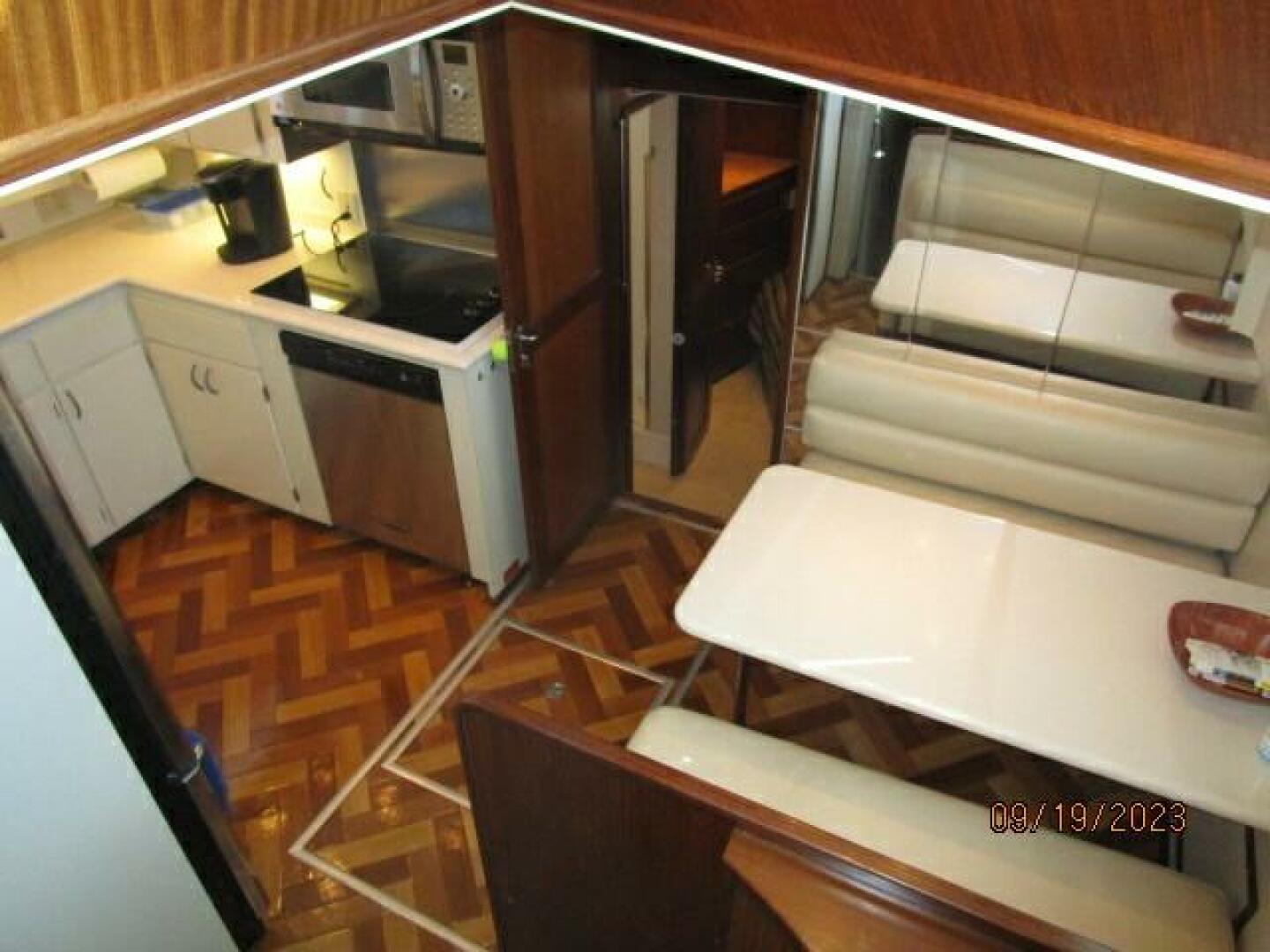 Hatteras-63 CPMY 1986-WOLO Jacksonville-Florida-United States-63 Hatteras galley1-3904572 | Thumbnail