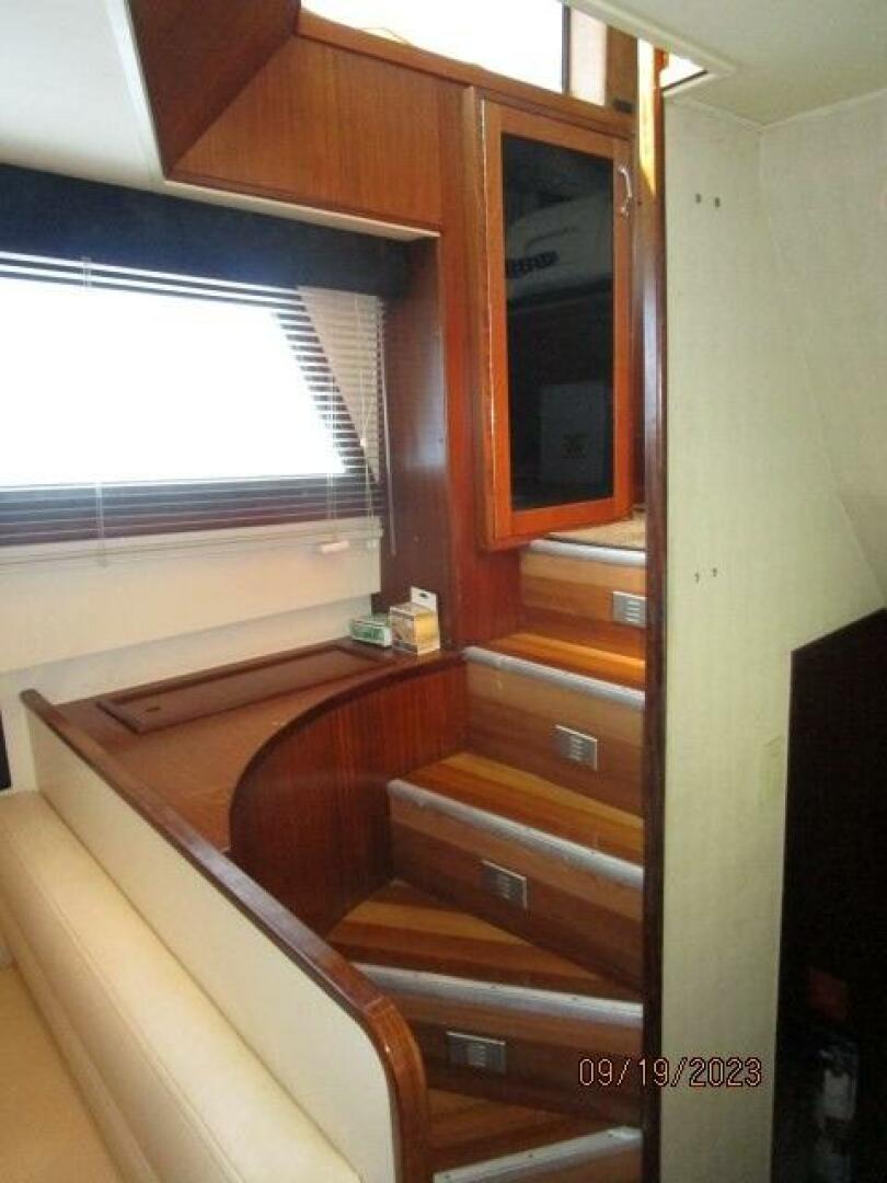 Hatteras-63 CPMY 1986-WOLO Jacksonville-Florida-United States-63 Hatteras salon-galley stairs-3904617 | Thumbnail