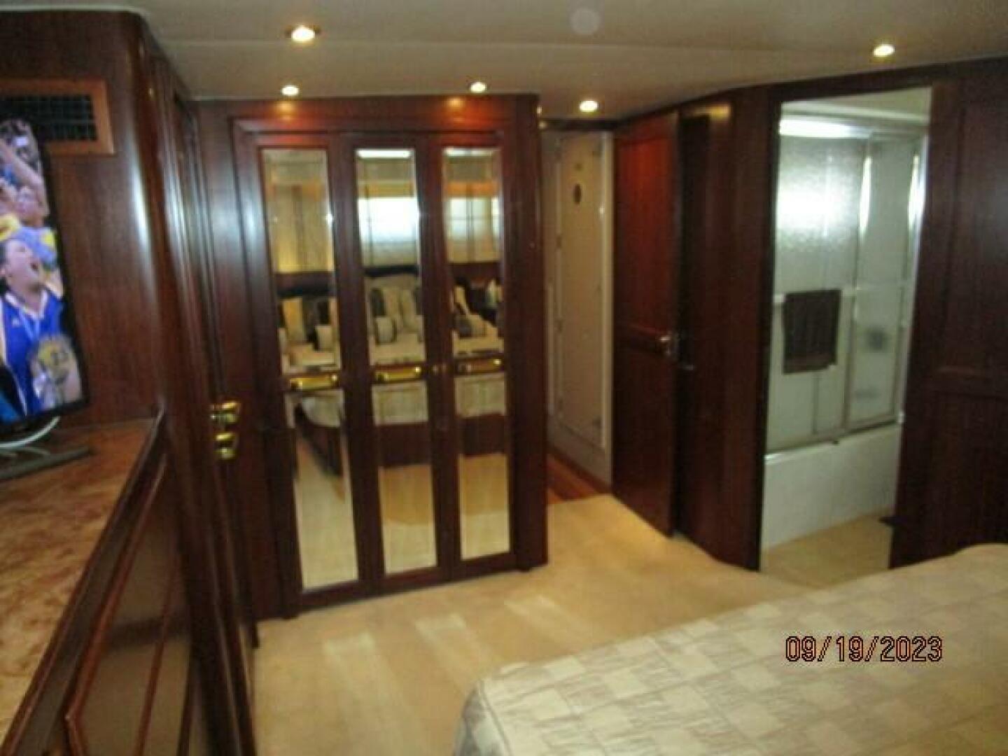 Hatteras-63 CPMY 1986-WOLO Jacksonville-Florida-United States-63 Hatteras master stateroom forward-3904584 | Thumbnail