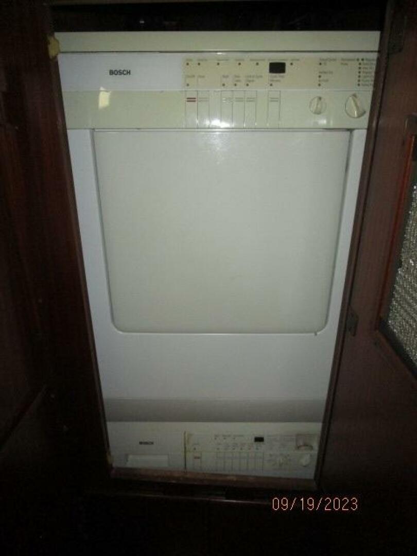 Hatteras-63 CPMY 1986-WOLO Jacksonville-Florida-United States-63 Hatteras washer-dryer-3904634 | Thumbnail
