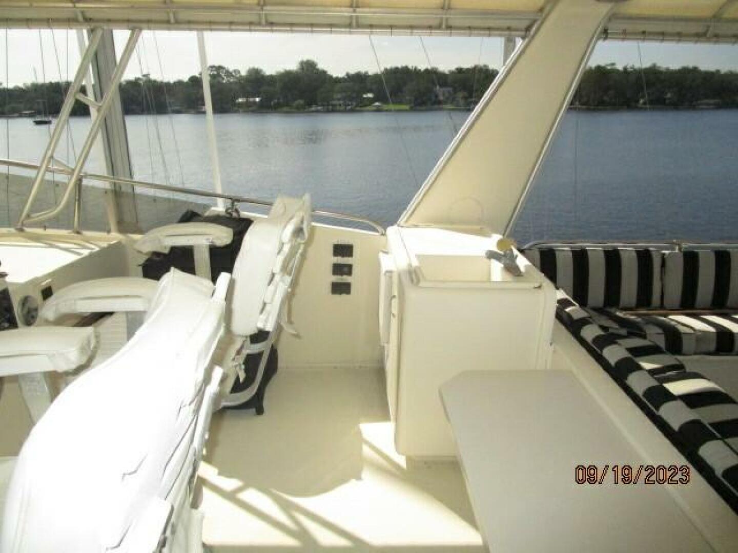 Hatteras-63 CPMY 1986-WOLO Jacksonville-Florida-United States-63 Hatteras flybridge starboard-3904561 | Thumbnail