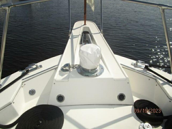 Hatteras-63 CPMY 1986-WOLO Jacksonville-Florida-United States-63 Hatteras anchor windlass-3904548
