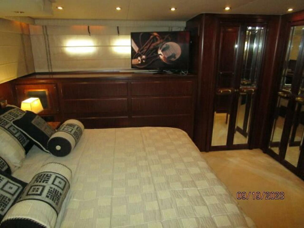Hatteras-63 CPMY 1986-WOLO Jacksonville-Florida-United States-63 Hatteras master stateroom port-3904586
