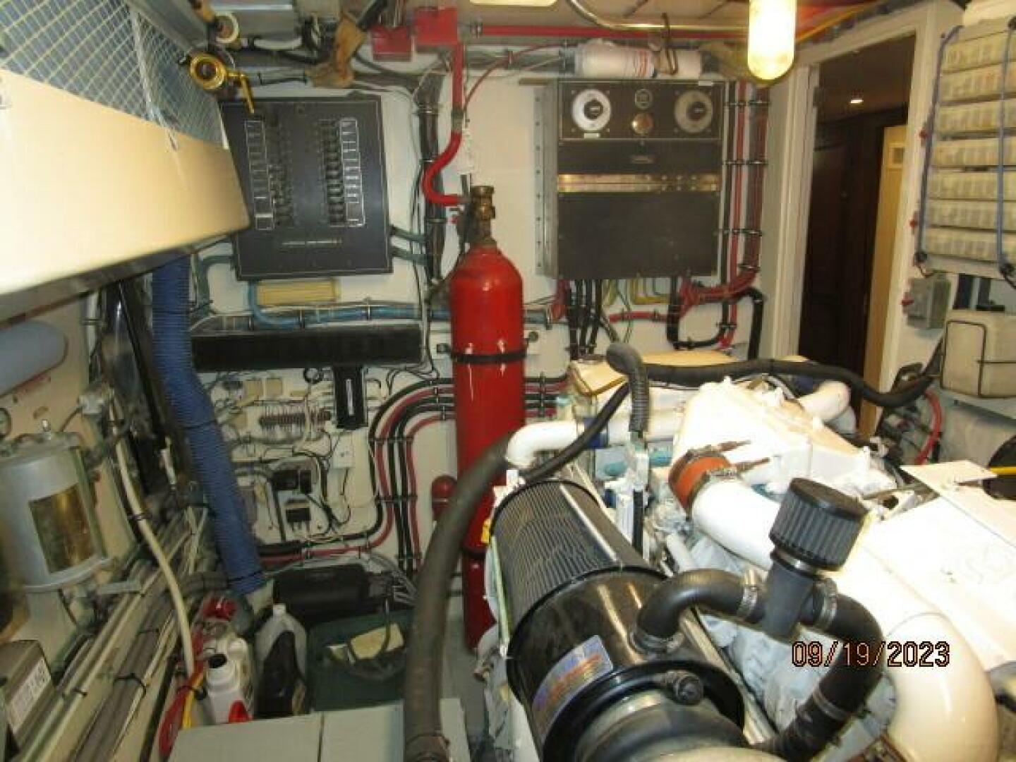 Hatteras-63 CPMY 1986-WOLO Jacksonville-Florida-United States-63 Hatteras port engine room forward-3904602 | Thumbnail