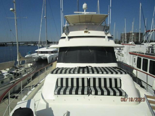 Hatteras-63 CPMY 1986-WOLO Jacksonville-Florida-United States-63 Hatteras foredeck aft-3904564