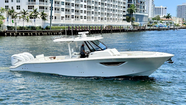 Pursuit-378 2022 -Fort Lauderdale-Florida-United States-3940030