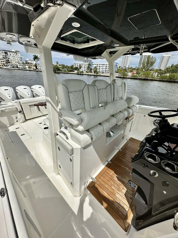 Pursuit-378 2022 -Fort Lauderdale-Florida-United States-3940054