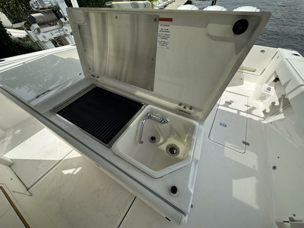 Pursuit-378 2022 -Fort Lauderdale-Florida-United States-3940074