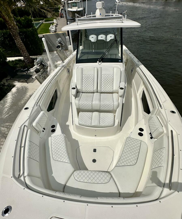 Pursuit-378 2022 -Fort Lauderdale-Florida-United States-3940070