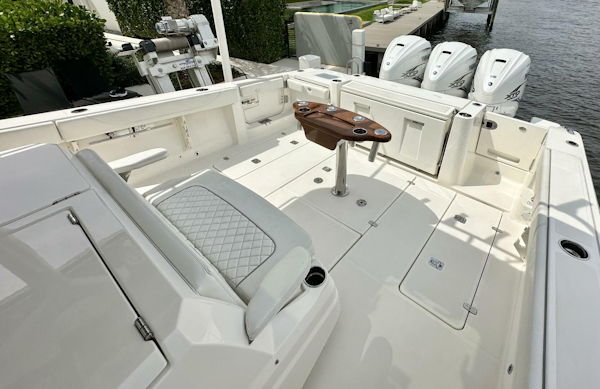 Pursuit-378 2022 -Fort Lauderdale-Florida-United States-3940090