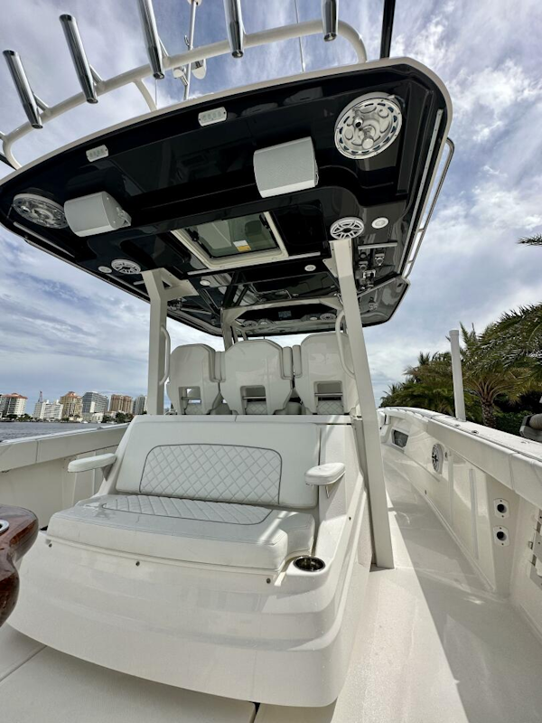 Pursuit-378 2022 -Fort Lauderdale-Florida-United States-3940063