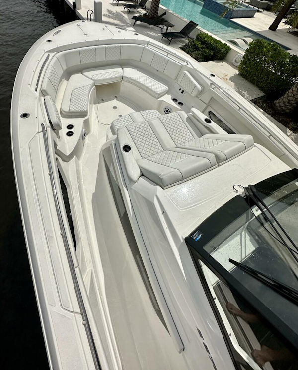 Pursuit-378 2022 -Fort Lauderdale-Florida-United States-3940045