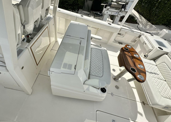 Pursuit-378 2022 -Fort Lauderdale-Florida-United States-3940066