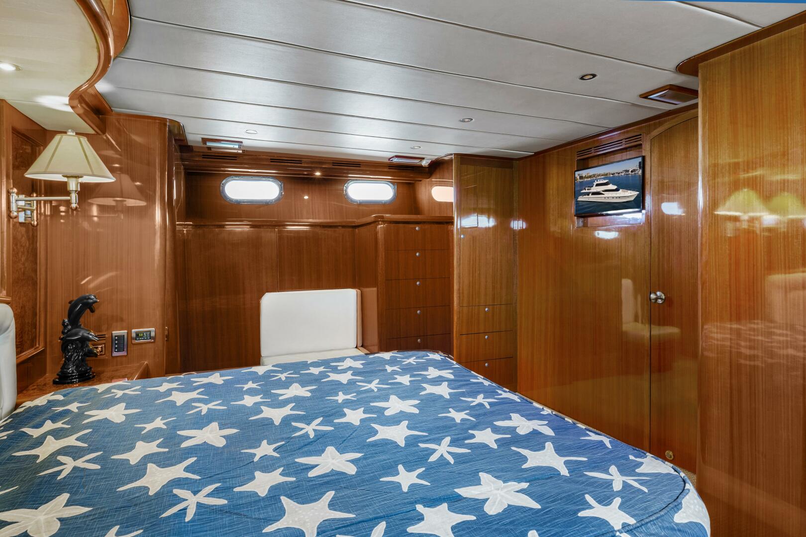 Hampton-Cockpit Motoryacht 2007-PORK CHOP Newport Beach-California-United States-MASTER STATEROOM-3941263 | Thumbnail