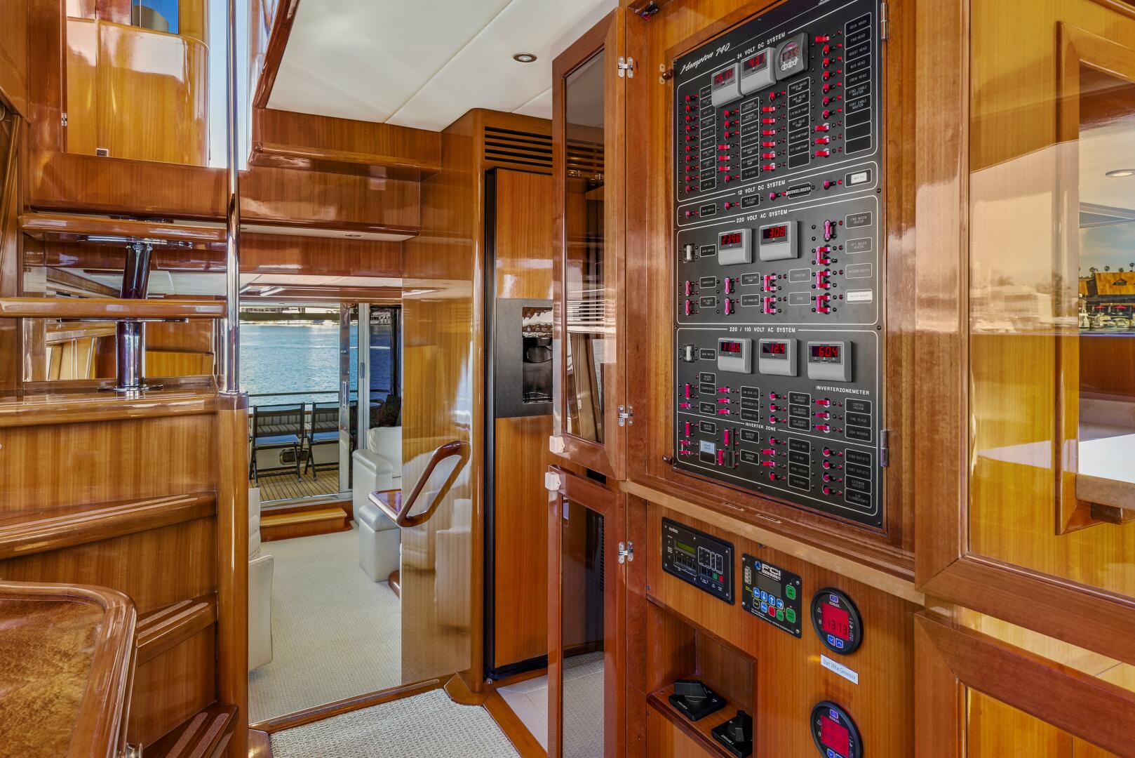 Hampton-Cockpit Motoryacht 2007-PORK CHOP Newport Beach-California-United States-ELECTRICAL PANEL-3941276 | Thumbnail