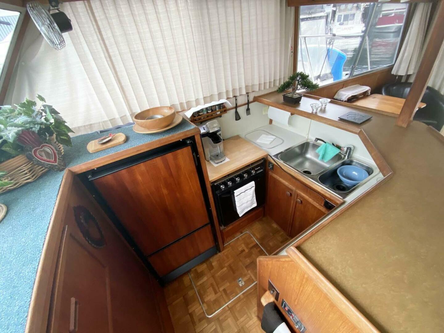 Uniflite-Coastal Cruiser 1981-SURPRISE Seattle-Washington-United States-3958920 | Thumbnail