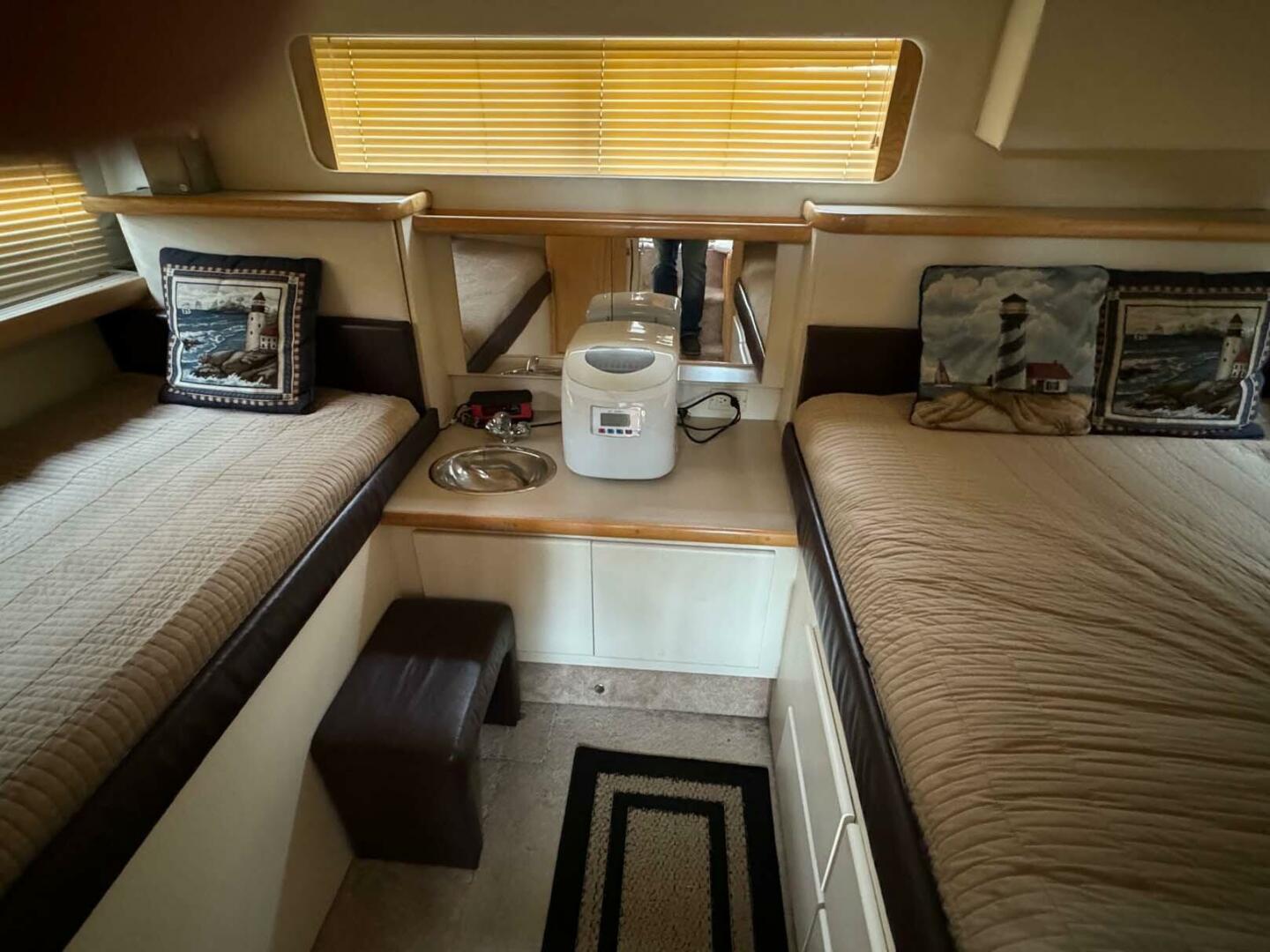 Carver-325 Aft Cabin 1996 -Seattle-Washington-United States-Aft Cabin-3969471 | Thumbnail