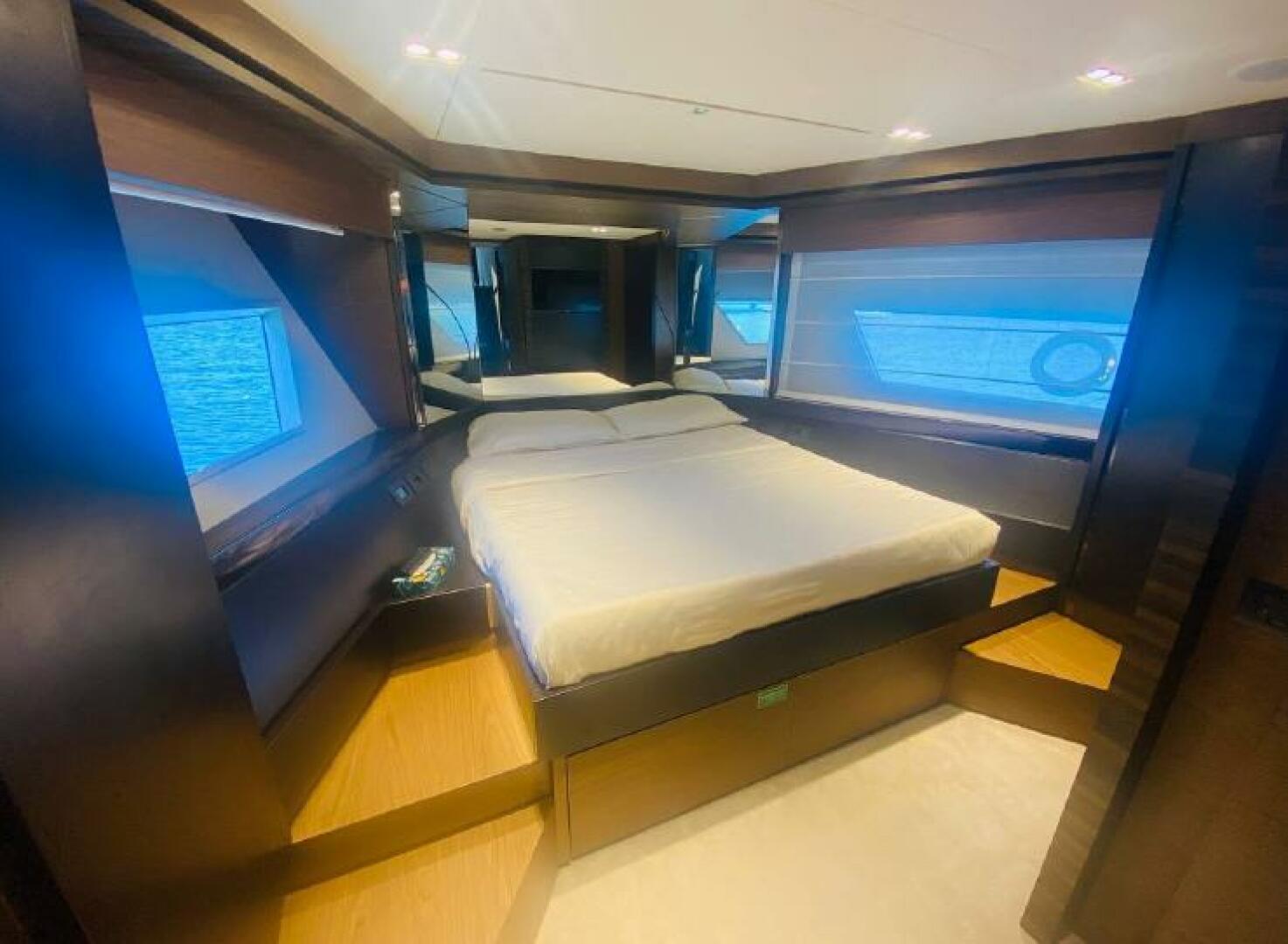 Used Ferretti Yachts 67' 670 | United Yacht Sales