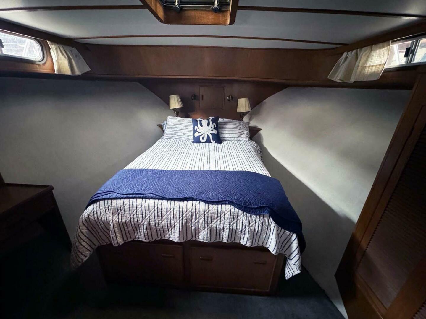 Gulf Commander-Pilothouse 1980-FANTOME DE LA MER Seattle-Washington-United States-3991455 | Thumbnail