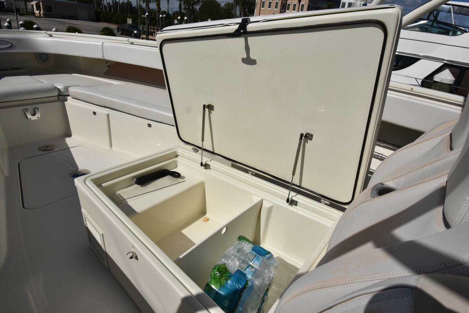 Hydra-Sports-4200 SF 2012-A Salt Weapon Daytona Beach-Florida-United States-2012 42 Hydra-Sports SF  A Salt Weapon  Forward Storage-4006151 | Thumbnail