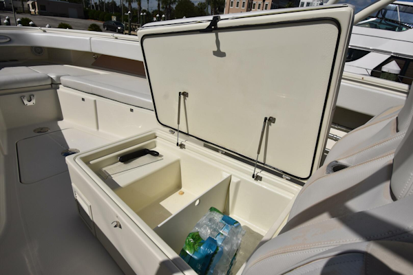Hydra-Sports-4200 SF 2012-A Salt Weapon Daytona Beach-Florida-United States-2012 42 Hydra-Sports SF  A Salt Weapon  Forward Storage-4006151