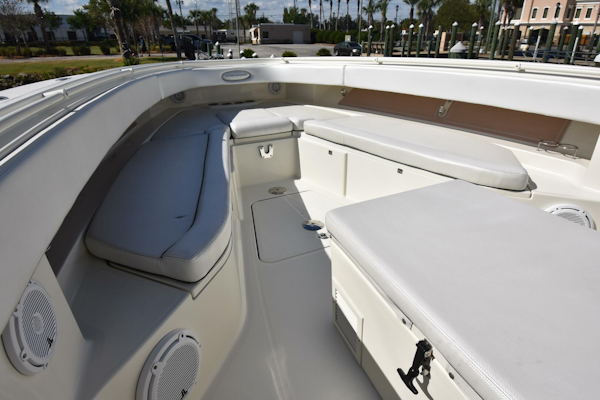 Hydra-Sports-4200 SF 2012-A Salt Weapon Daytona Beach-Florida-United States-2012 42 Hydra-Sports SF  A Salt Weapon  Forward Seating/Storage-4006153