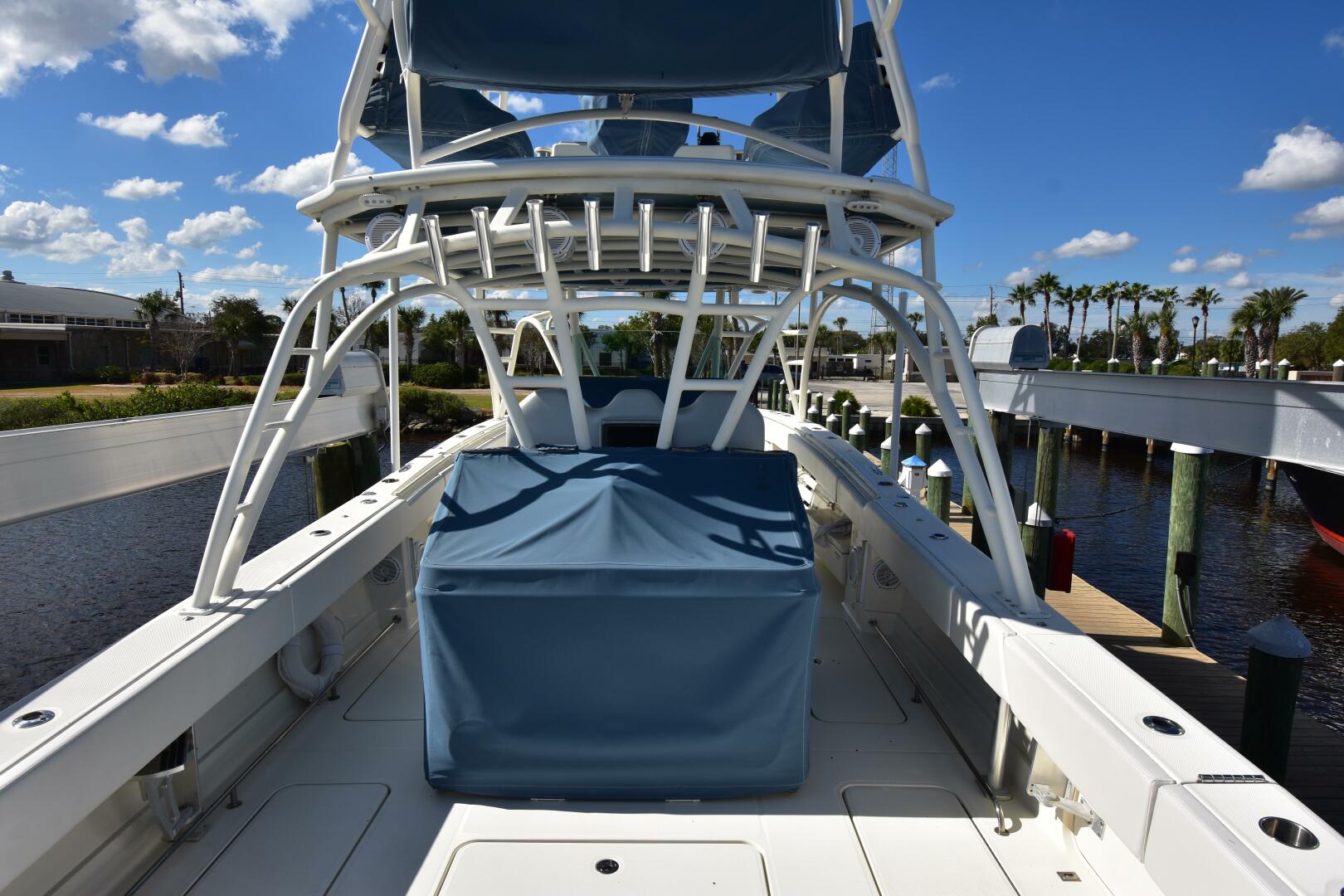 Hydra-Sports-4200 SF 2012-A Salt Weapon Daytona Beach-Florida-United States-2012 42 Hydra-Sports SF  A Salt Weapon  Cockpit Bait Station-4006122 | Thumbnail
