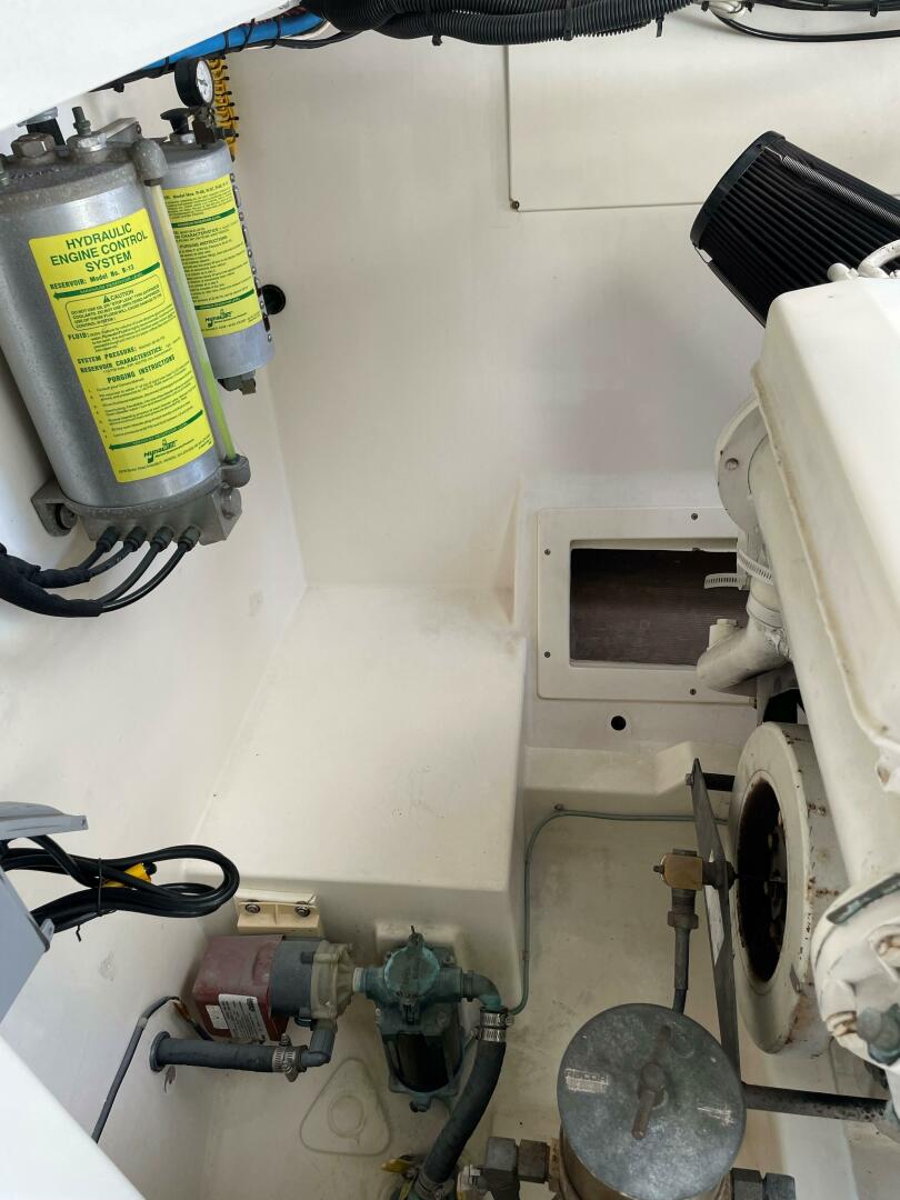 Cabo-35 Express 2001-Reelistic Jacksonville-Florida-United States-Cabo Express 35  Reelistic -Engine Room-4008206 | Thumbnail