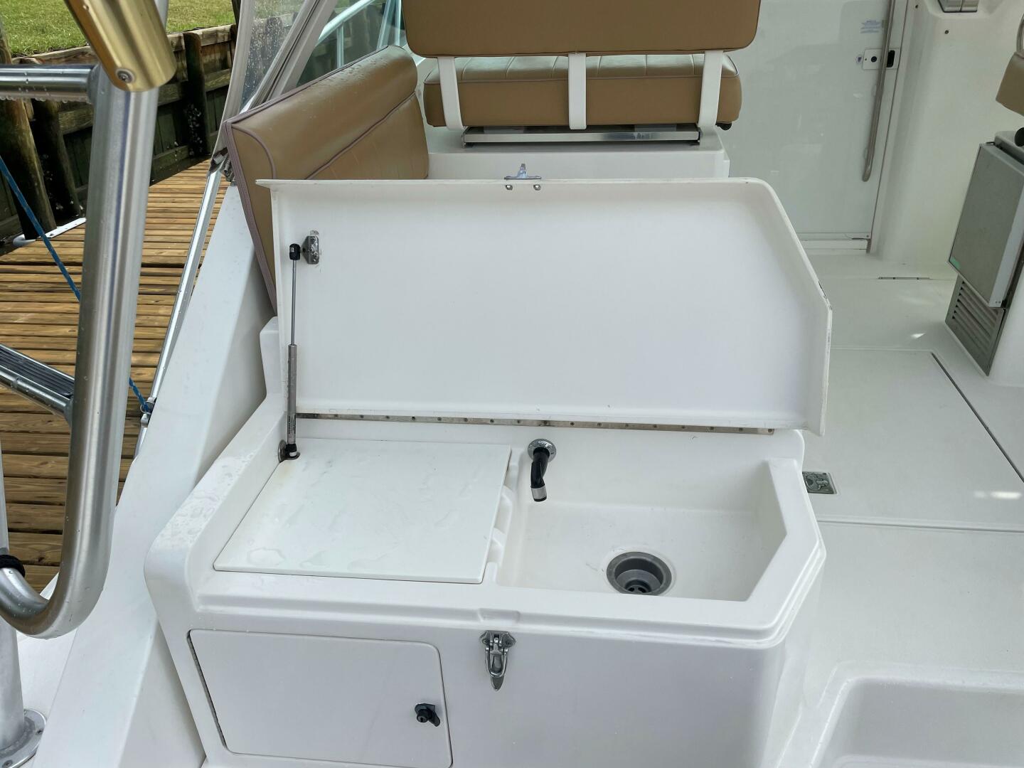 Cabo-35 Express 2001-Reelistic Jacksonville-Florida-United States-Cabo Express 35  Reelistic  Cleaning Station-4008171 | Thumbnail