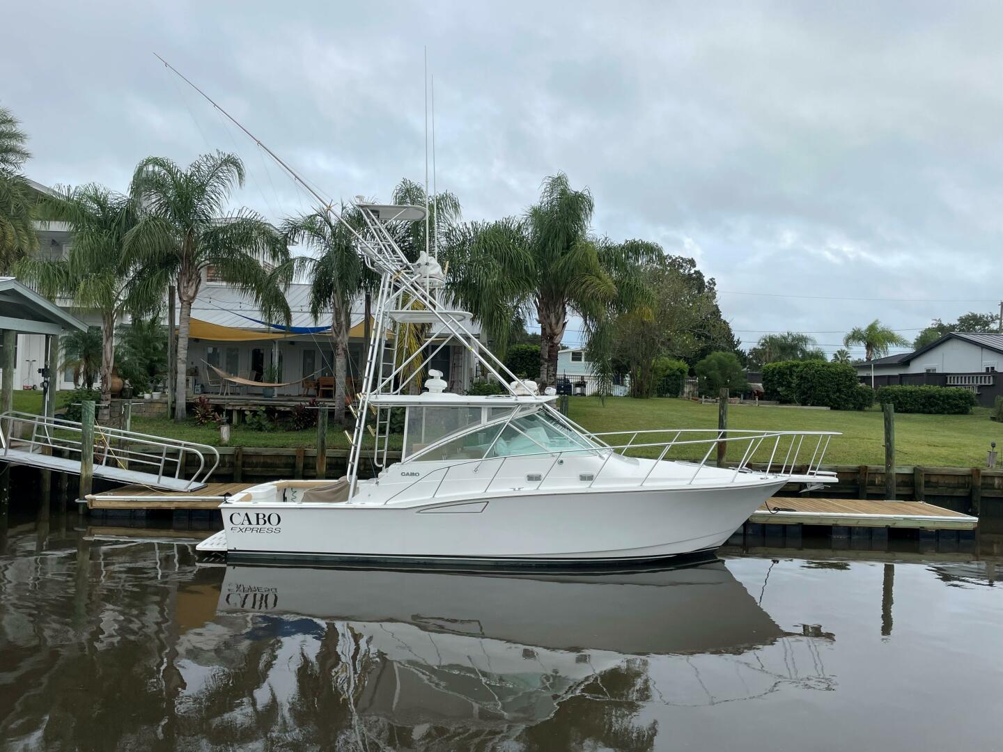 Cabo-35 Express 2001-Reelistic Jacksonville-Florida-United States-Cabo Express 35  Reelistic  Profile-4008148 | Thumbnail