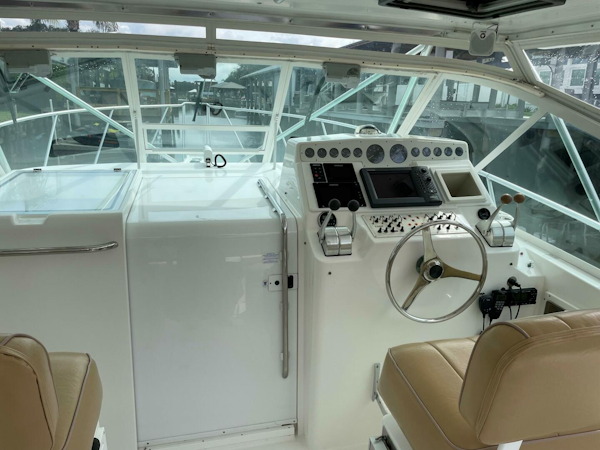Cabo-35 Express 2001-Reelistic Jacksonville-Florida-United States-Cabo Express 35  Reelistic  Helm Area-4008179