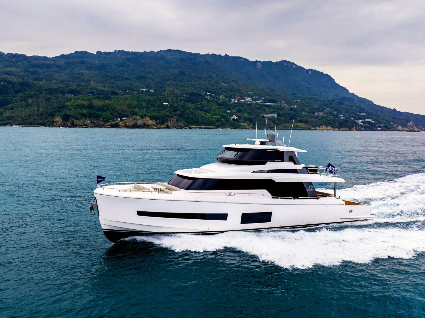 Horizon-V77S 2024-V77S 610 North Palm Beach-Florida-United States-Horizon V77S-610 -4336422