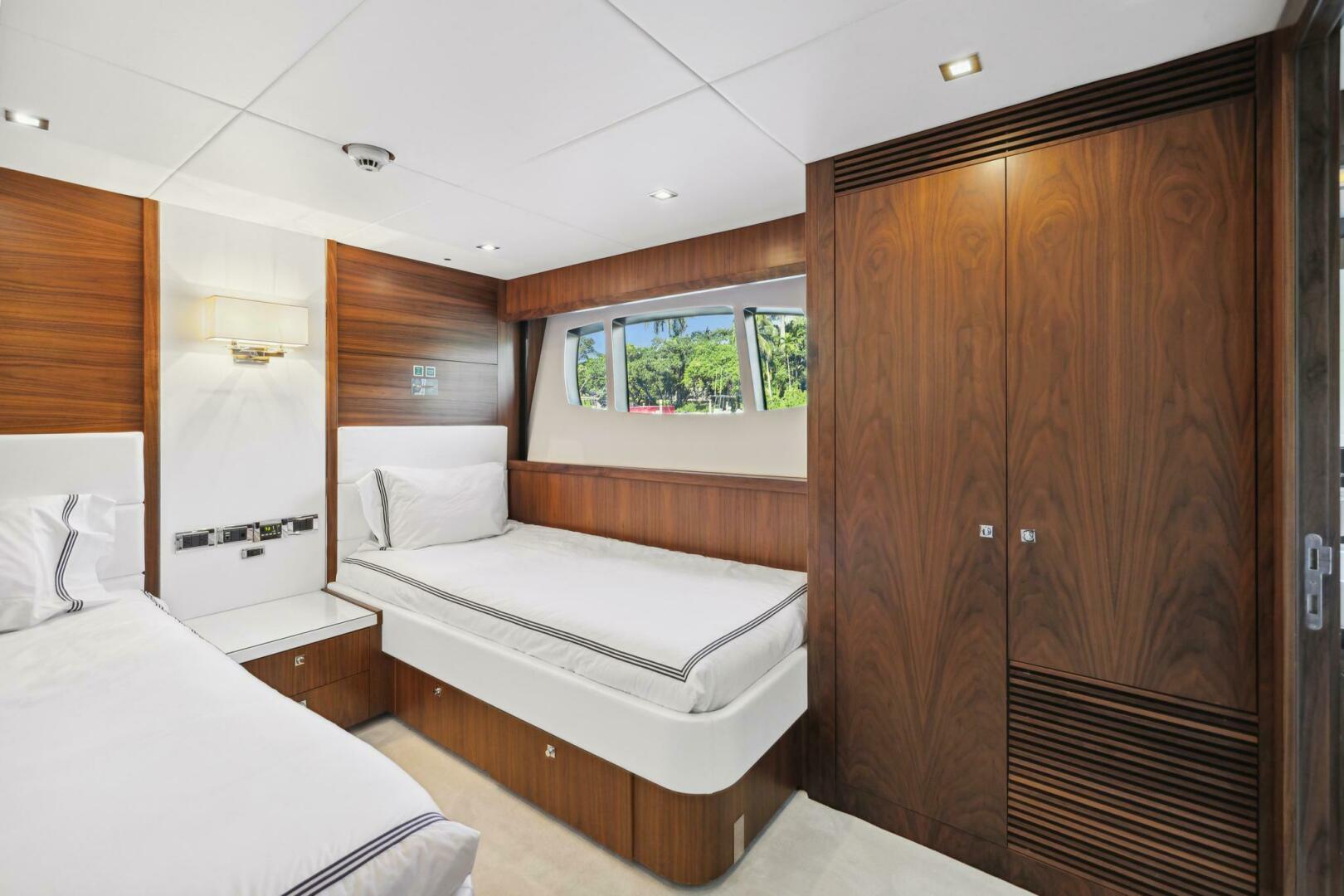 Sunseeker-34M 2011-Seahorse Fort Lauderdale-Florida-United States-4032009 | Thumbnail