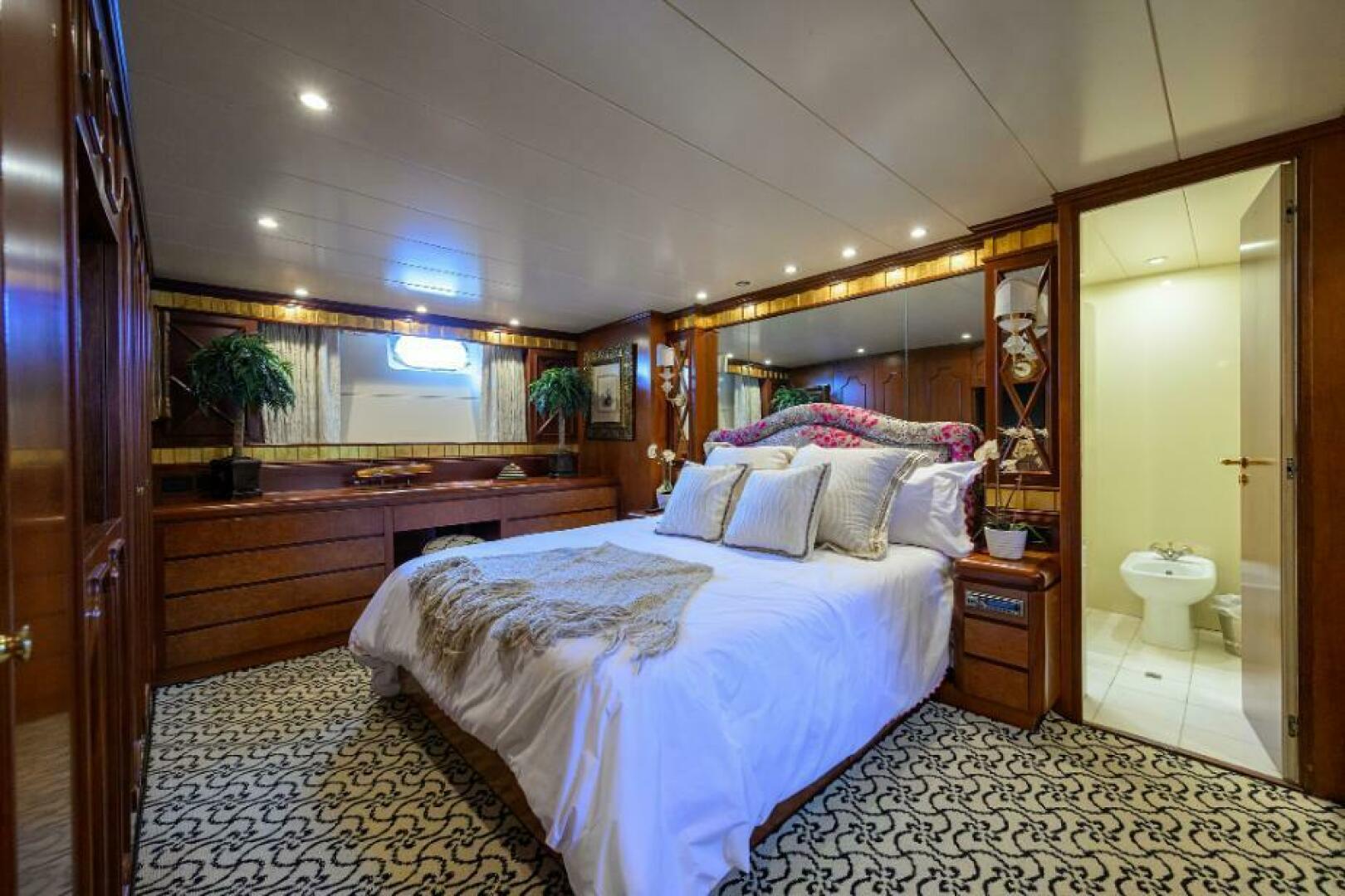 Versilcraft-Super Challenger 92 1992-CIPANGO West Palm Beach-Florida-United States-VIP Stateroom-4085410 | Thumbnail