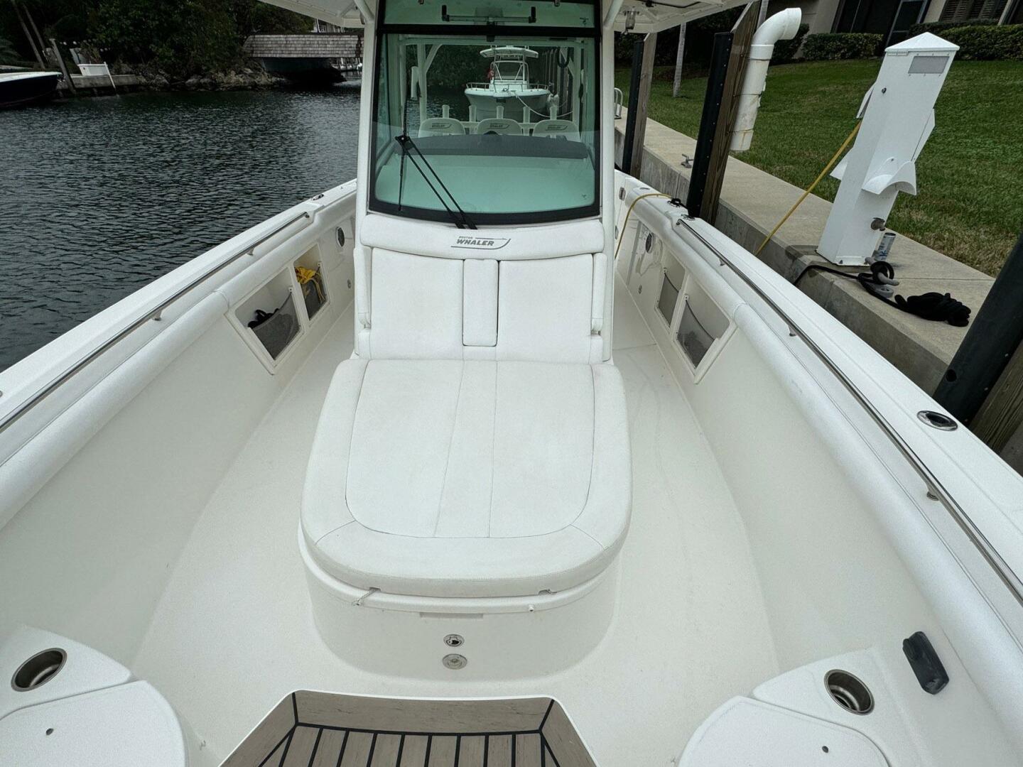 Boston Whaler-350 Outrage 2014-Dark & Stormy Key Largo-Florida-United States-4105462 | Thumbnail