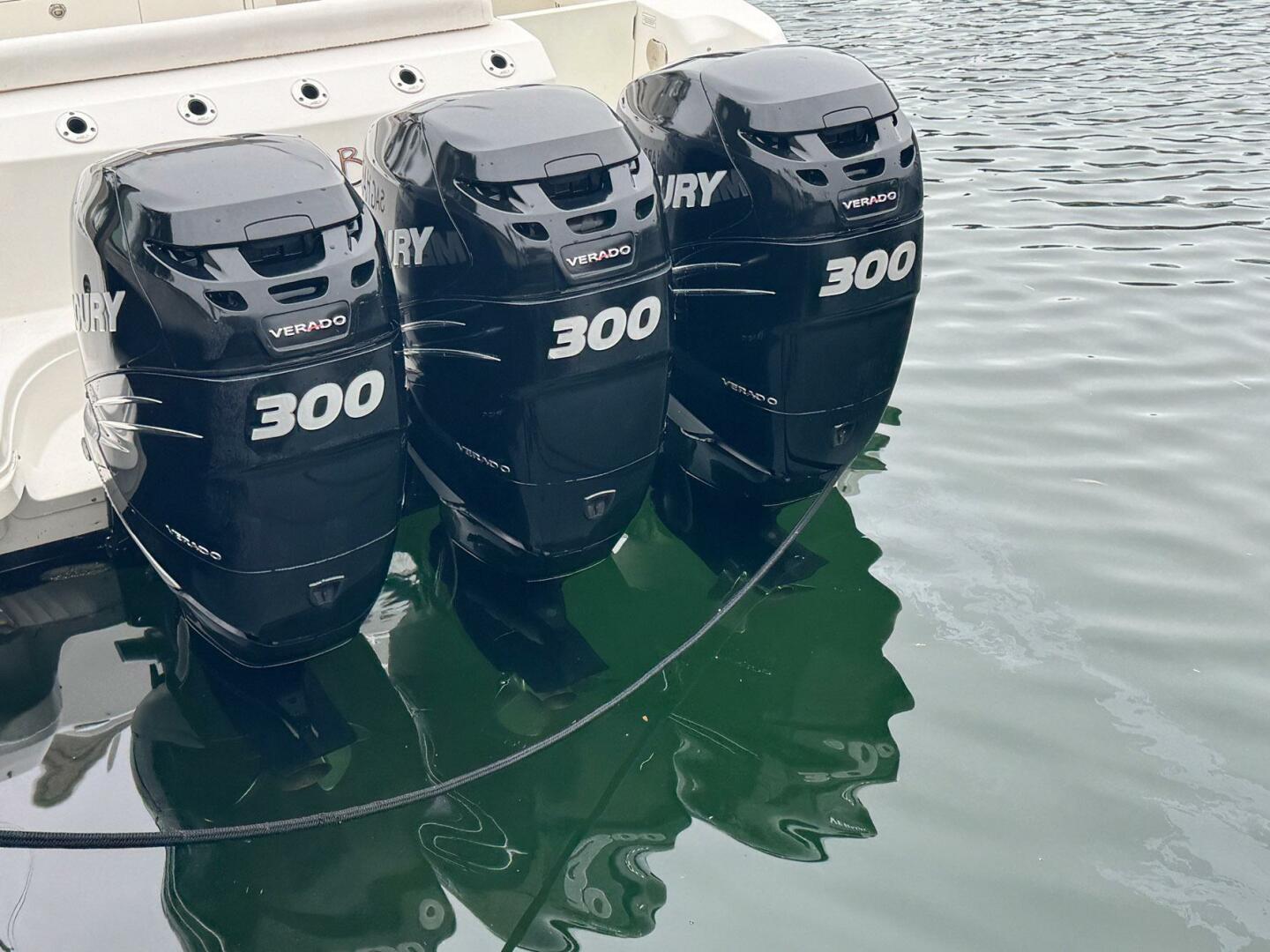 Boston Whaler-350 Outrage 2014-Dark & Stormy Key Largo-Florida-United States-4105485 | Thumbnail