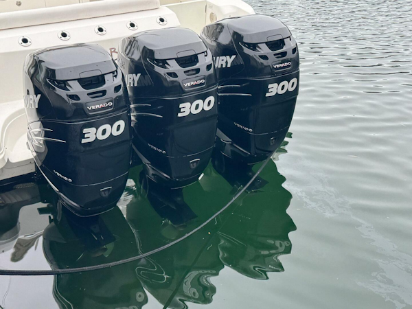 Boston Whaler-350 Outrage 2014-Dark & Stormy Key Largo-Florida-United States-4105485
