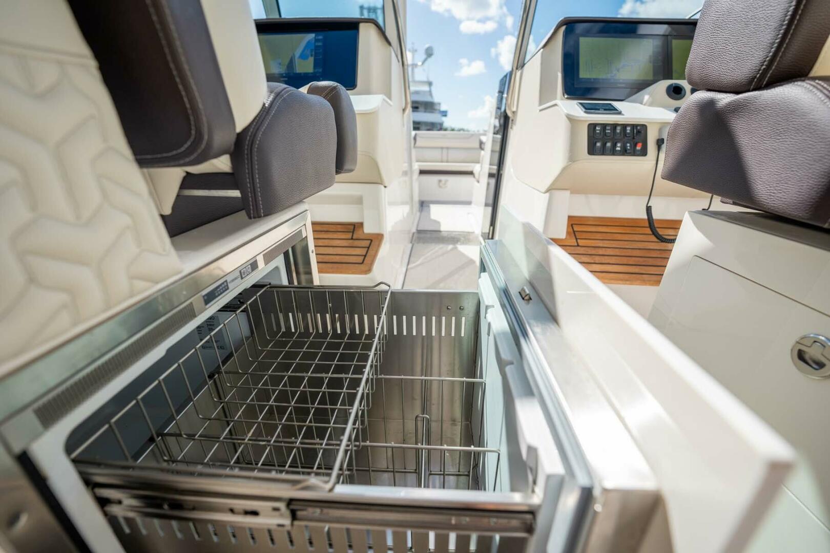 Regal-LX36 2022-Las Brisas Fort Lauderdale-Florida-United States-4183507 | Thumbnail