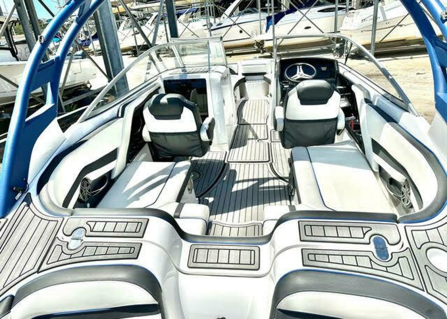 Yamaha Boats 2018 -Saint Petersburg-Florida-United States-Seating Looking Fwd-4111926 | Thumbnail