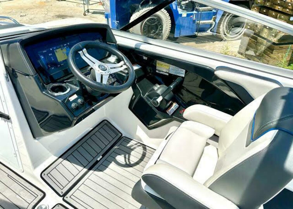 Yamaha Boats 2018 -Saint Petersburg-Florida-United States-Helm Seat-4111921