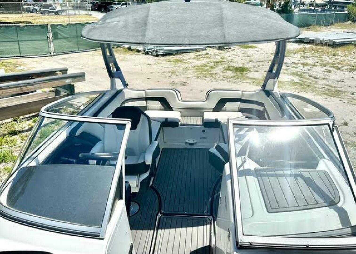 Yamaha Boats 2018 -Saint Petersburg-Florida-United States-Walk Thru Windshield-4111931 | Thumbnail