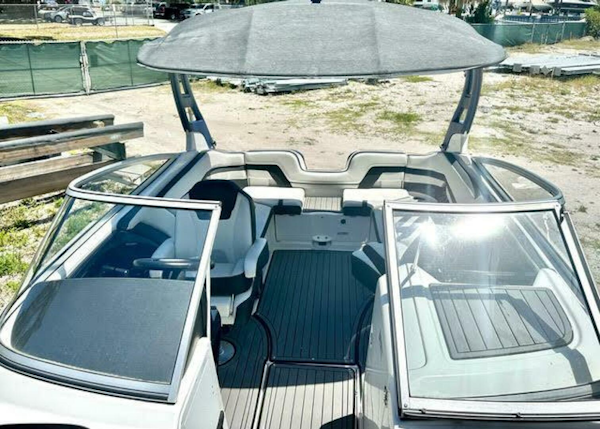 Yamaha Boats 2018 -Saint Petersburg-Florida-United States-Walk Thru Windshield-4111931