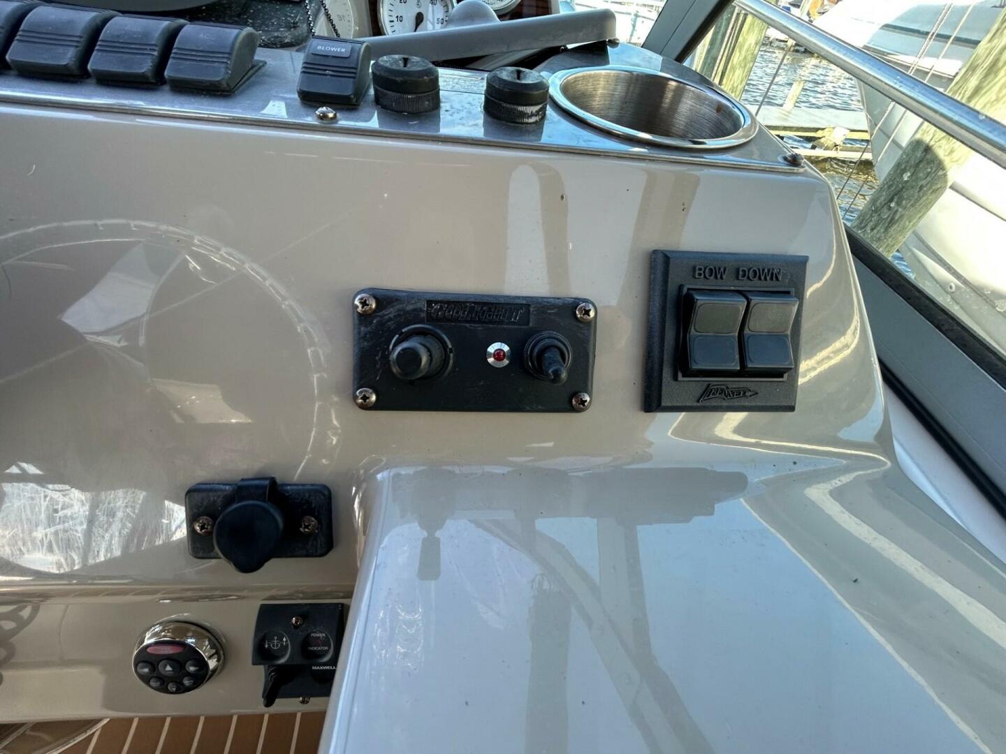 Larson-Cabrio 310 2008-SEA-RENITY Essex-Maryland-United States-4168806 | Thumbnail