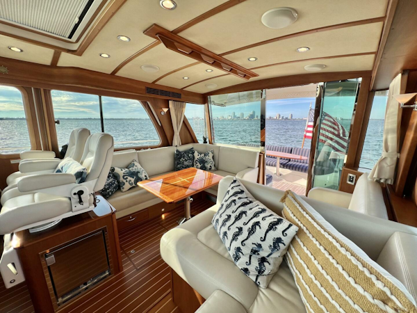 Sabre-48 Salon Express 2017-SKYDOG Saint Petersburg-Florida-United States-4132379