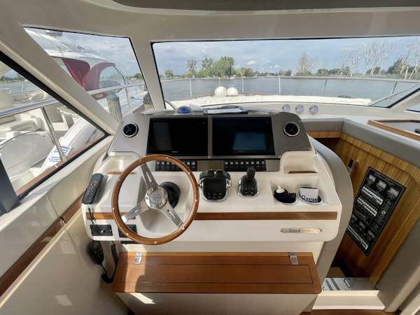 Chris-Craft-Commander 42 2017-Red Boat Detroit-Michigan-United States-4188421