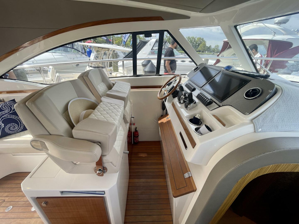 Chris-Craft-Commander 42 2017-Red Boat Detroit-Michigan-United States-4188431