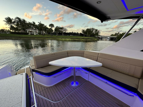 Sea Ray-Sundancer 320 2021 -Hollywood-Florida-United States-4191053