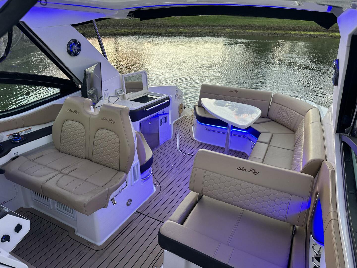 Sea Ray-Sundancer 320 2021 -Hollywood-Florida-United States-4191048 | Thumbnail