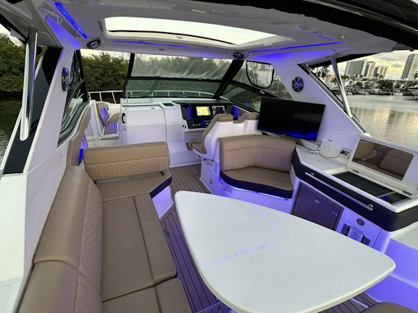 Sea Ray-Sundancer 320 2021 -Hollywood-Florida-United States-4191051